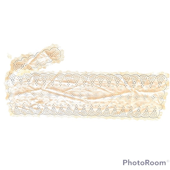 2 Piece Vintage Eyelit Table or Shelf Runner - Picture 1 of 6